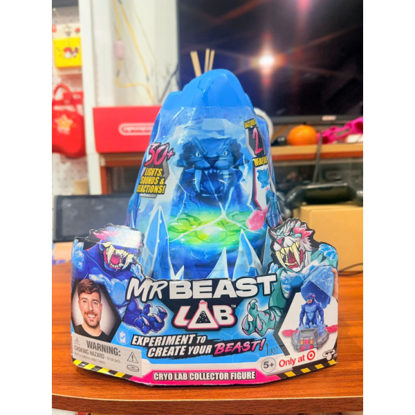 MrBeast Lab – Cryo Lab Collector Figure
